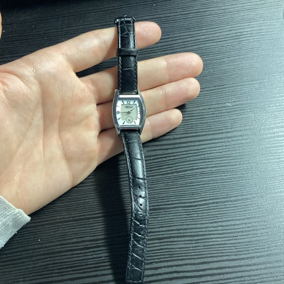 Rare Kenneth Cole reaction kc2386 mother of pearls watch - Picture 9 of 9